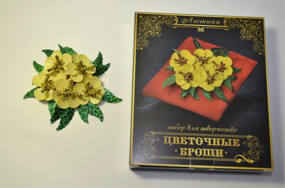 Набор для творчества "Цветочная брошь.Плетение пайетками. Лютики"  ИП Краузе														