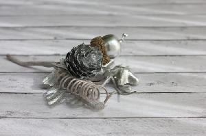 Декор Веточка с шишкой