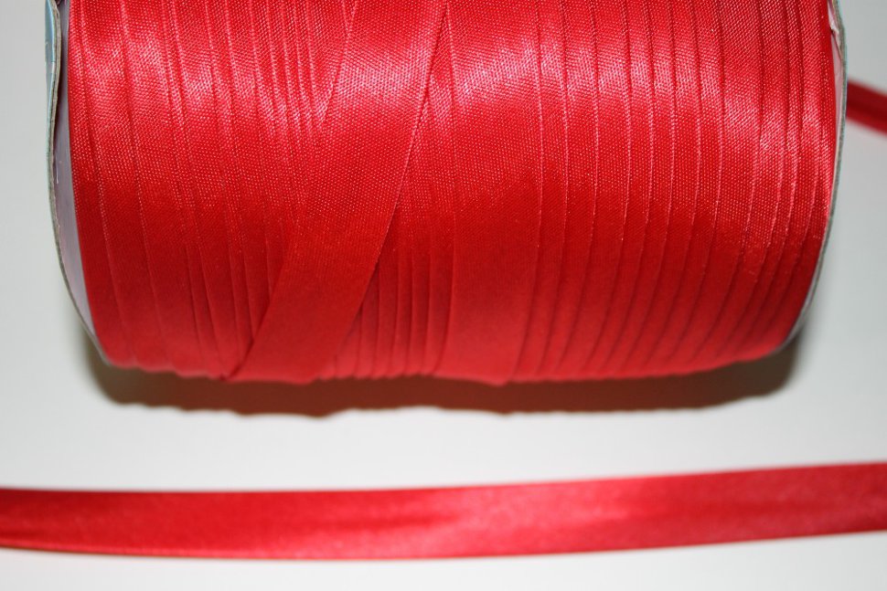 Бейка косая красная 148 ширина 15мм длина 131м (за 1 м)  Star Bias