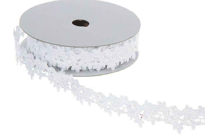 Лента фигурная  "Розы" 25мм белый, 25мм*9м