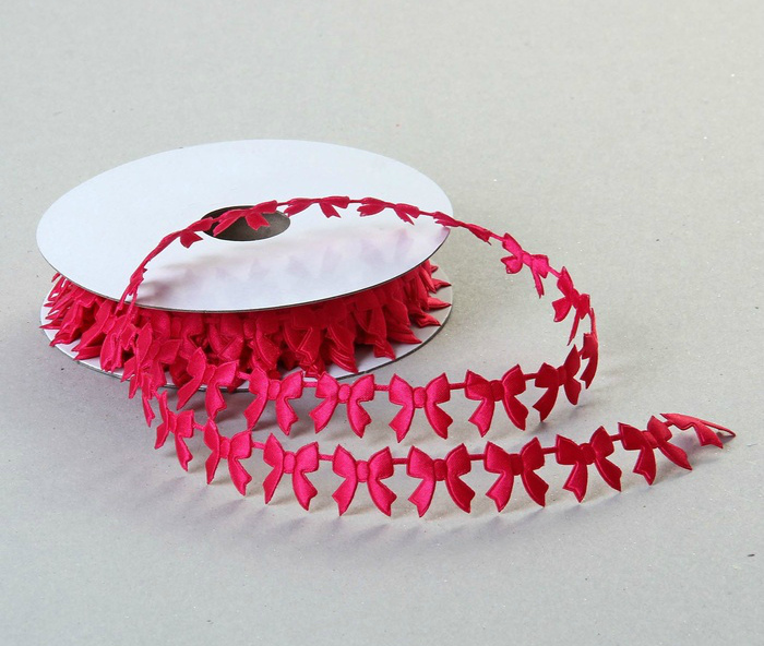 Лента фигурная  "Бантики" 18мм малиновый 18мм*25м за 1м