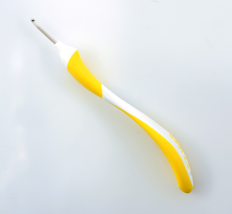 Крючок d  2.5  с эргономичной пластиковой ручкой addi/Swing Maxi сталь длина 17см  Addi 141-7/2.5-17														